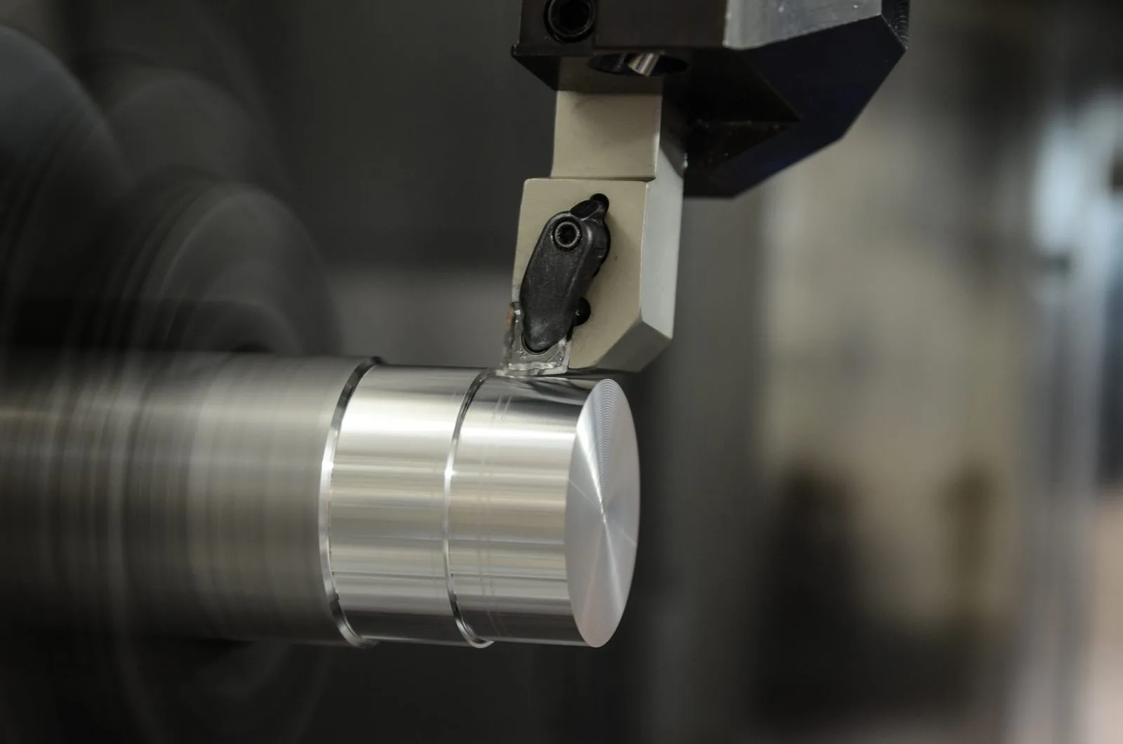 งานกลึงชิ้นงานอลูมิเนียมบนเครื่องกลึง CNC ที่โปรแกรมด้วย Mastercam Lathe