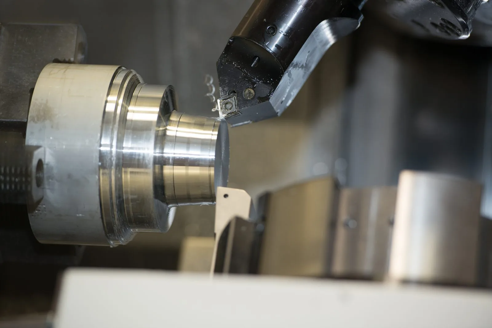 เครื่อง Mill-Turn กลึงและกัดชิ้นงานในการจับยึดครั้งเดียว